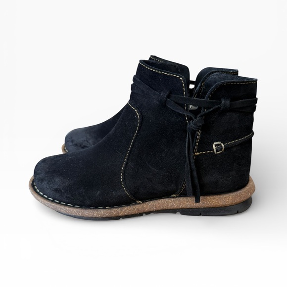 NWOT Born Wynter Black Suede Distressed Booties – Sz 8.5M